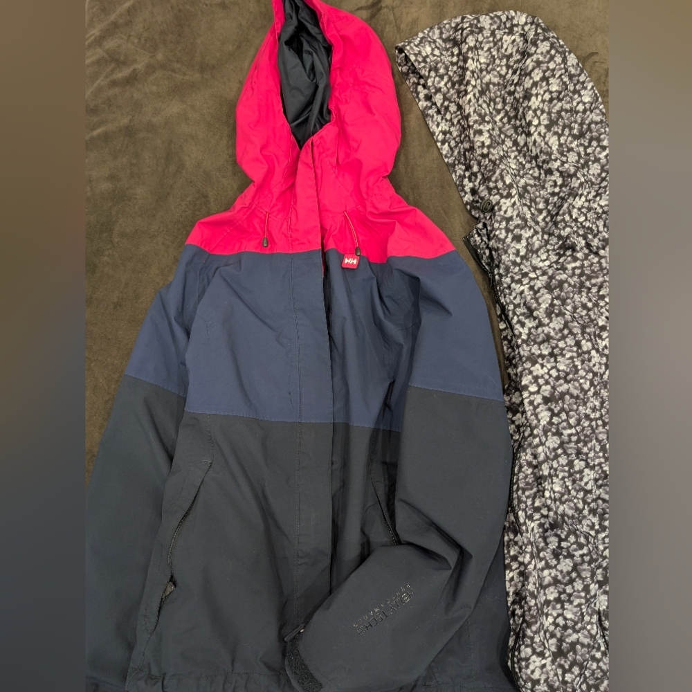 2x Jacket Lot Helly Hansen L And Joe Fresh Med (Fit Same Size)